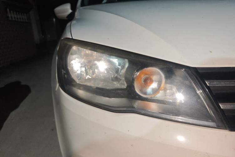 Used Volkswagen Jetta 2015 Zhuihui Edition 1.6L Manual Comfort Model Right Front Headlight