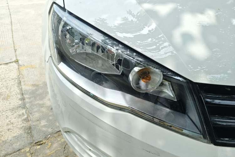 Used Volkswagen Jetta 2015 1.6L Manual Fashion Edition Right Front Headlight