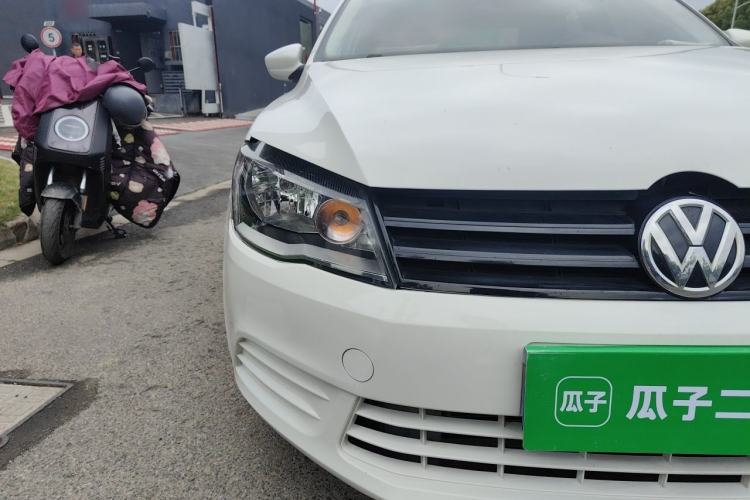 Used Volkswagen Jetta 2015 1.6L Manual Fashion Edition Right Front Headlight