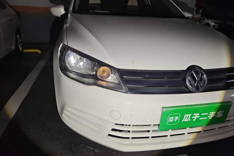 Used Volkswagen Jetta 2015 Value Edition 1.6L Automatic Fashion Version Right Front Headlight