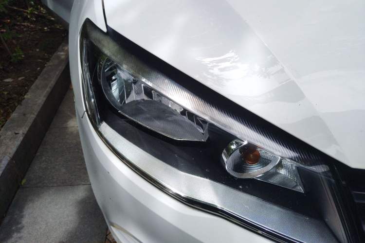 Used Volkswagen Jetta 2015 1.6L Automatic Fashion Model Right Front Headlight