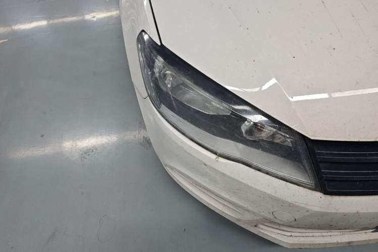 Used Volkswagen Jetta 2015 Value Edition 1.6L Manual Fashionable Style Right Front Headlight