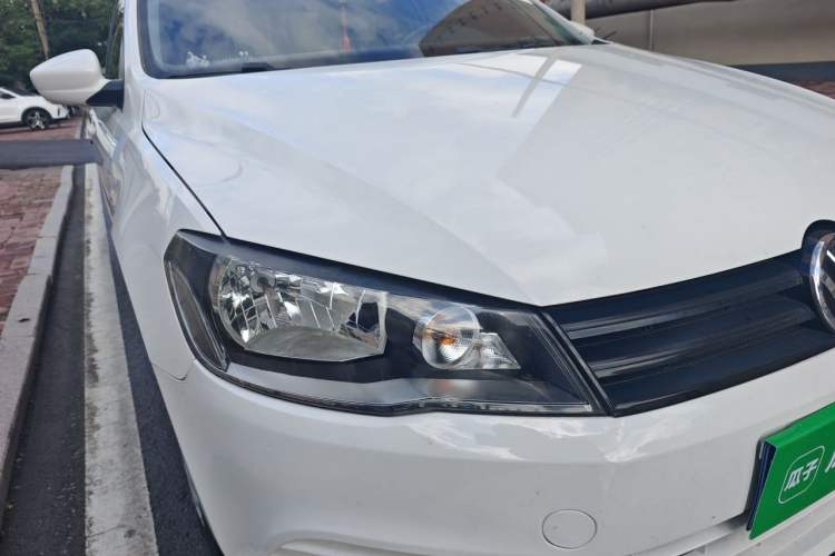 Used Volkswagen Jetta 2015 Value Edition 1.6L Automatic Fashion Version Right Front Headlight