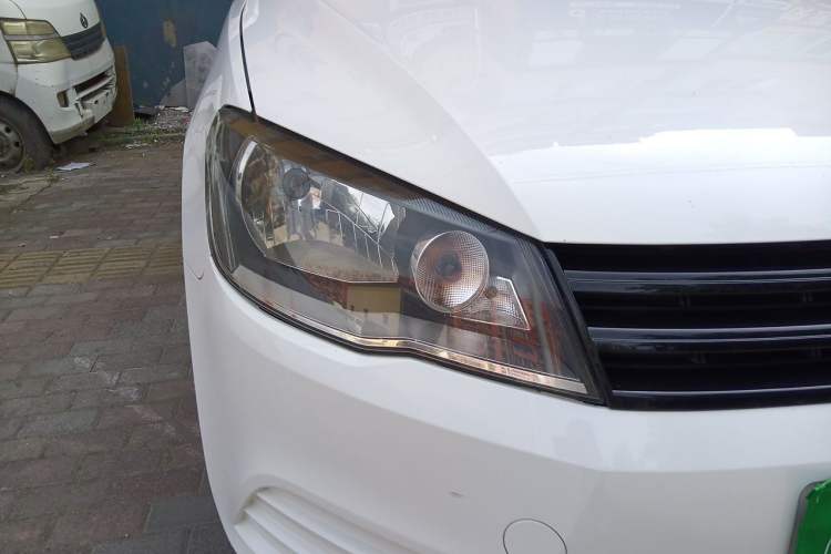 Used Volkswagen Jetta 2015 Value Edition 1.6L Manual Fashionable Style Right Front Headlight