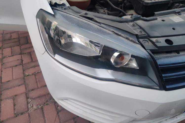 Used Volkswagen Jetta 2015 Value Edition 1.6L Manual Fashionable Style Right Front Headlight