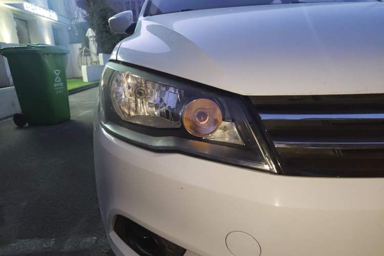 Used Volkswagen Jetta 2015 1.6L Manual Comfort Model Right Front Headlight