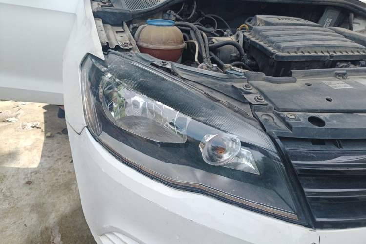 Used Volkswagen Jetta 2015 Zhuihui Edition 1.4L Manual Fashion Model Right Front Headlight