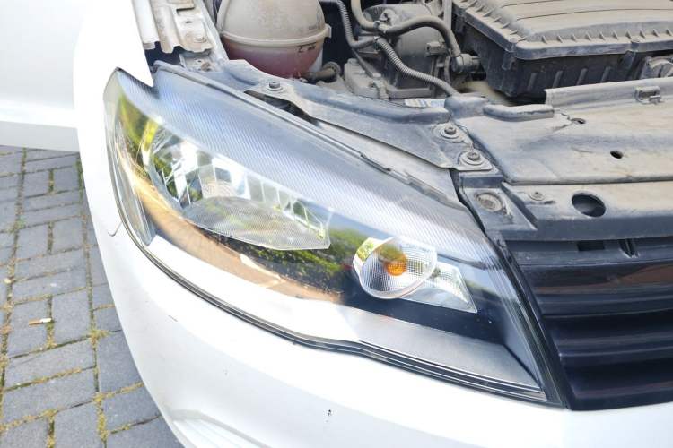 Used Volkswagen Jetta 2015 1.6L Automatic Fashion Model Right Front Headlight