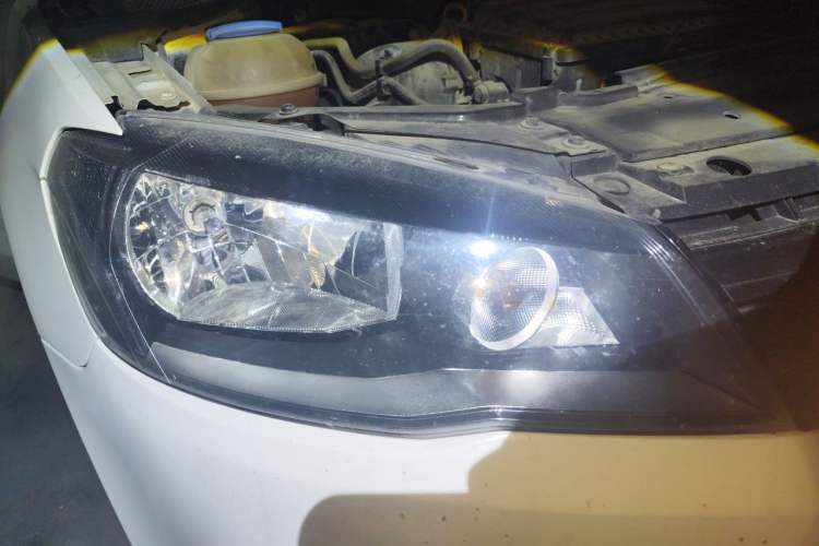 Used Volkswagen Jetta 2015 Zhuihui Edition 1.4L Manual Fashion Model Right Front Headlight
