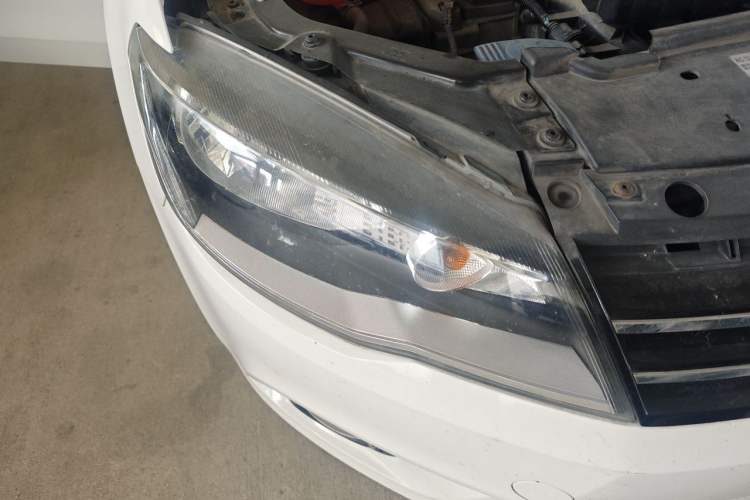 Used Volkswagen Jetta 2015 1.6L Manual Comfort Model Right Front Headlight