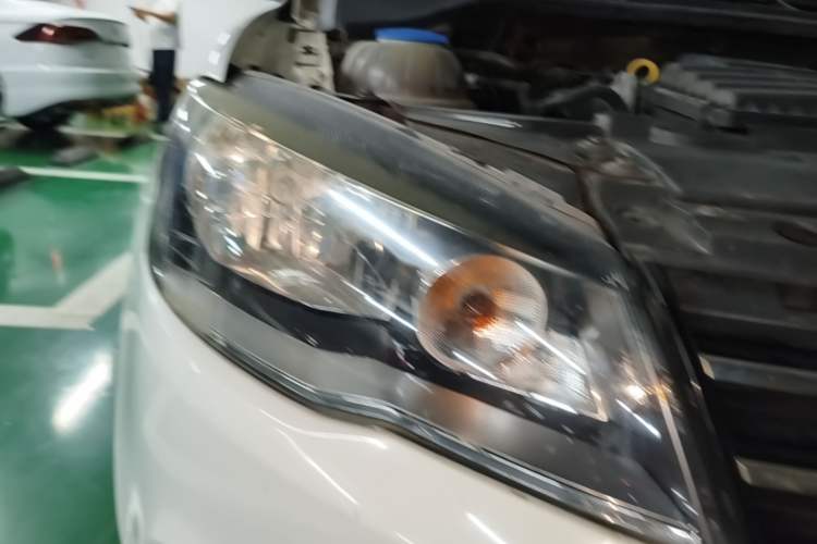 Used Volkswagen Jetta 2015 1.6L Manual Comfort Model Right Front Headlight