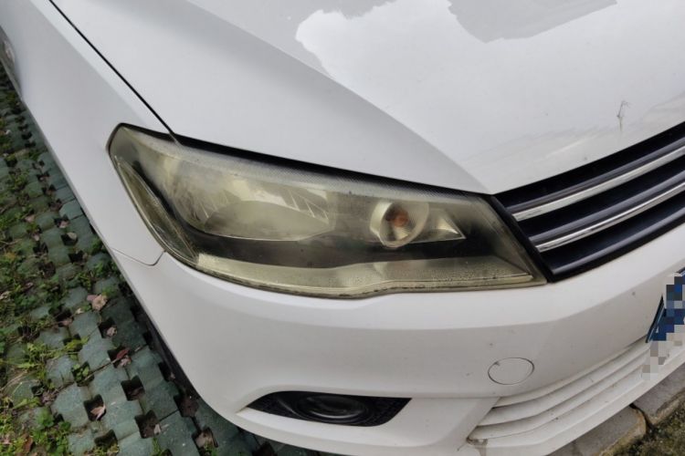 Used Volkswagen Jetta 2015 Value Edition 1.6L Automatic Comfort Version Right Front Headlight