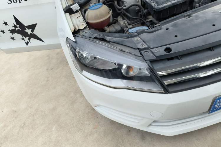 Used Volkswagen Jetta 2015 Zhuihui Edition 1.4L Manual Fashion Model Right Front Headlight