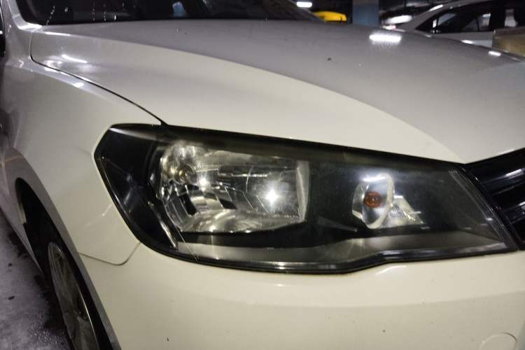 Used Volkswagen Jetta 2015 Zhuihui Edition 1.4L Manual Fashion Model Right Front Headlight