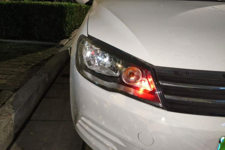 Used Volkswagen Jetta 2015 Zhuihui Edition 1.4L Manual Fashion Model Right Front Headlight