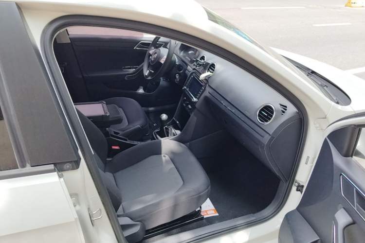 Used Volkswagen Jetta 2015 Zhuihui Edition 1.4L Manual Fashion Model Right Front Seat
