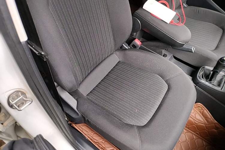 Used Volkswagen Jetta 2015 1.6L Manual Comfort Model Right Front Seat