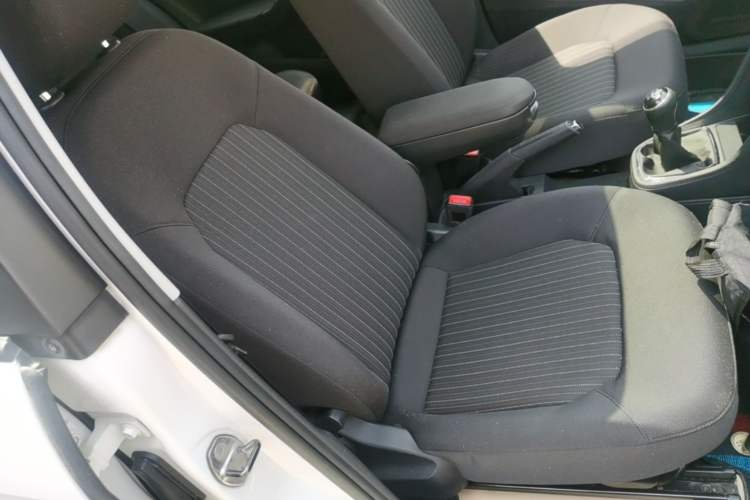 Used Volkswagen Jetta 2015 1.6L Manual Comfort Model Right Front Seat