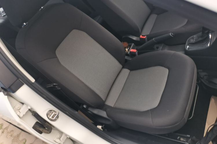 Used Volkswagen Jetta 2015 1.6L Automatic Fashion Model Right Front Seat