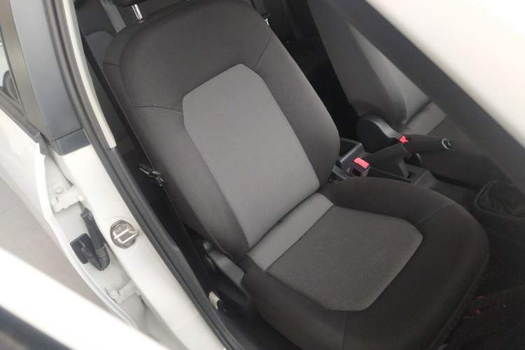 Used Volkswagen Jetta 2015 1.6L Manual Fashion Edition Right Front Seat