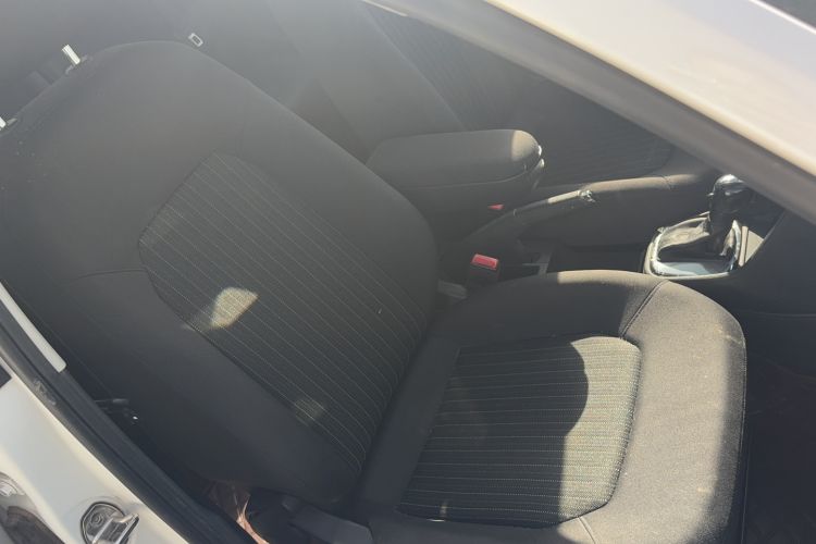 Used Volkswagen Jetta 2015 Value Edition 1.6L Automatic Comfort Version Right Front Seat