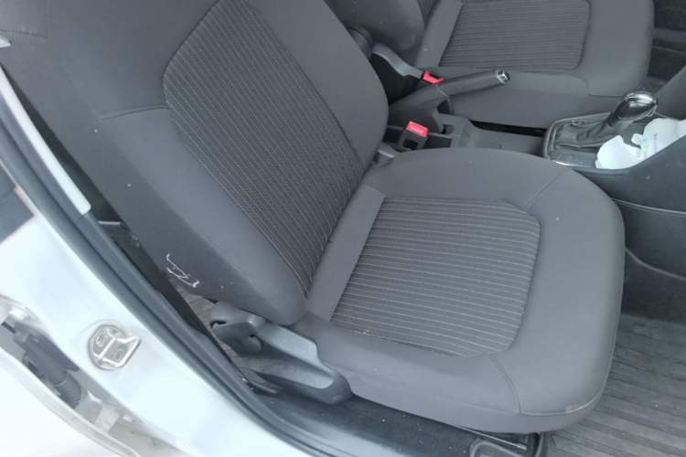 Used Volkswagen Jetta 2015 Value Edition 1.6L Automatic Comfort Version Right Front Seat