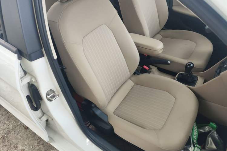 Used Volkswagen Jetta 2015 1.6L Manual Comfort Model Right Front Seat