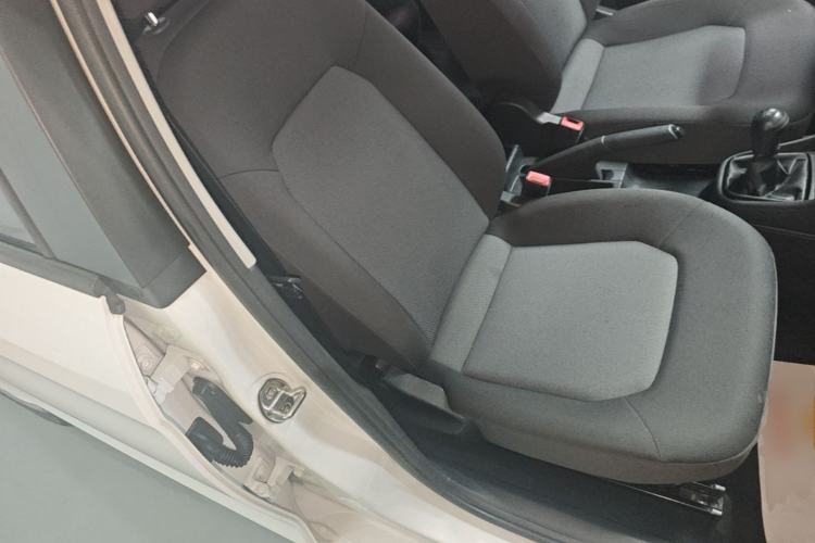 Used Volkswagen Jetta 2015 1.6L Manual Fashion Edition Right Front Seat