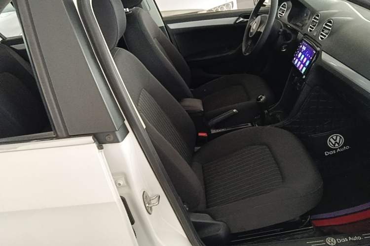 Used Volkswagen Jetta 2015 1.6L Manual Comfort Model Right Front Seat
