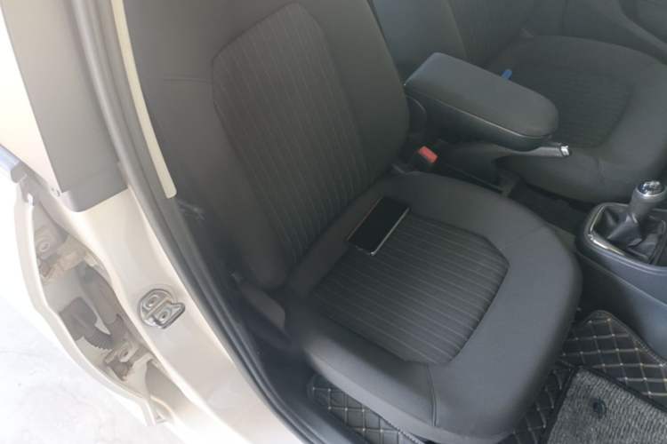 Used Volkswagen Jetta 2015 1.6L Manual Comfort Model Right Front Seat