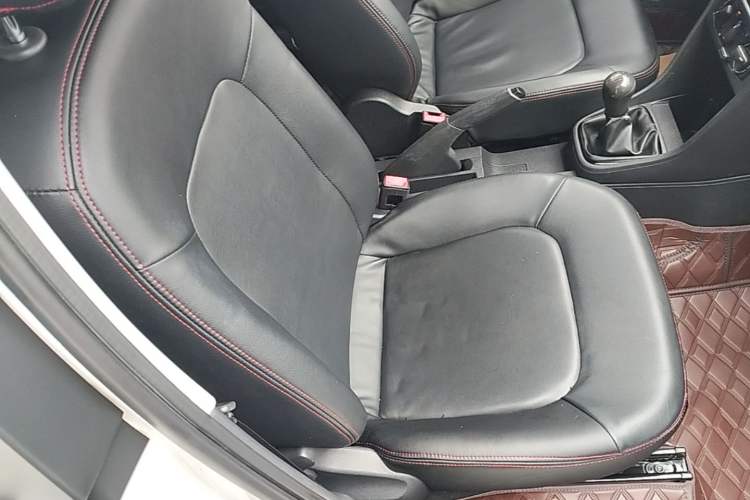 Used Volkswagen Jetta 2015 Zhuihui Edition 1.4L Manual Fashion Model Right Front Seat