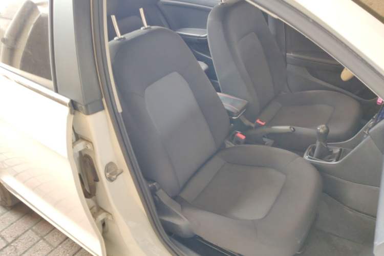Used Volkswagen Jetta 2015 Value Edition 1.6L Manual Fashionable Style Right Front Seat