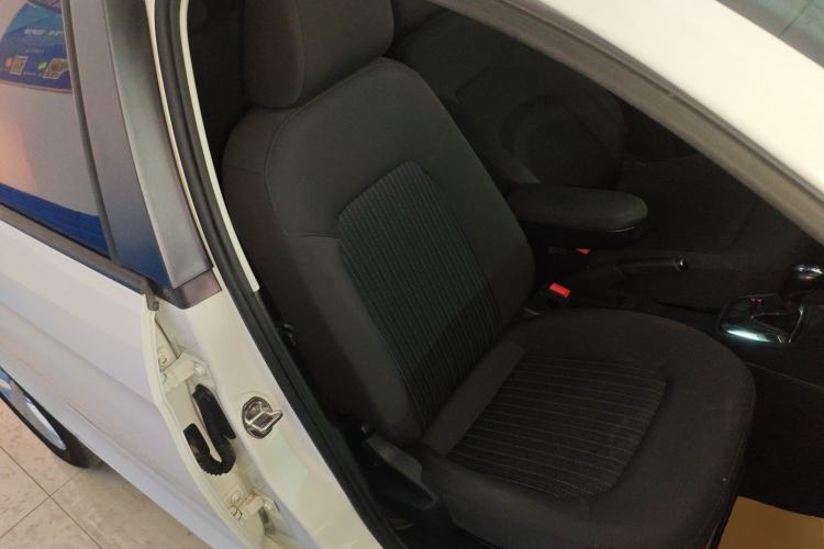 Used Volkswagen Jetta 2015 Value Edition 1.6L Automatic Comfort Version Right Front Seat