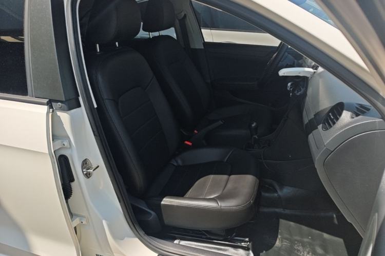 Used Volkswagen Jetta 2015 Value Edition 1.6L Manual Fashionable Style Right Front Seat