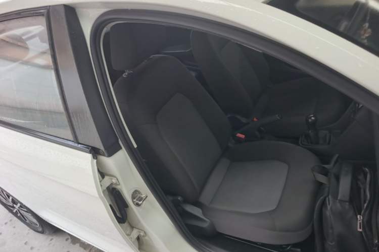 Used Volkswagen Jetta 2015 1.6L Manual Fashion Edition Right Front Seat