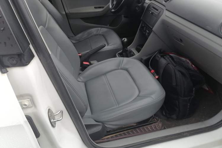 Used Volkswagen Jetta 2015 1.6L Manual Fashion Edition Right Front Seat