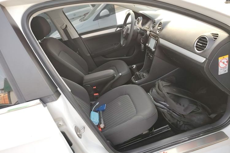 Used Volkswagen Jetta 2015 1.6L Manual Comfort Model Right Front Seat