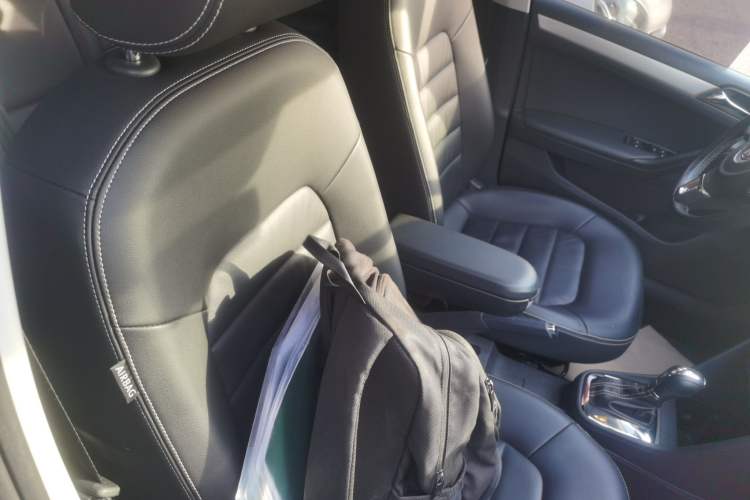 Used Volkswagen Jetta 2015 Value Edition 1.6L Automatic Comfort Version Right Front Seat