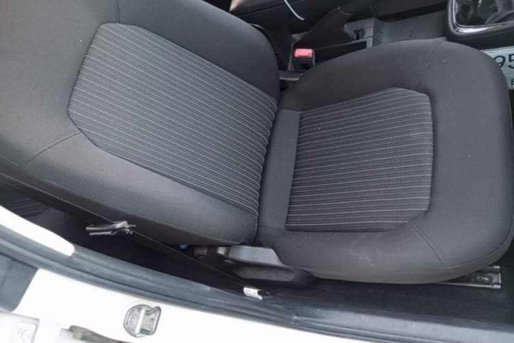 Used Volkswagen Jetta 2015 1.6L Manual Comfort Model Right Front Seat