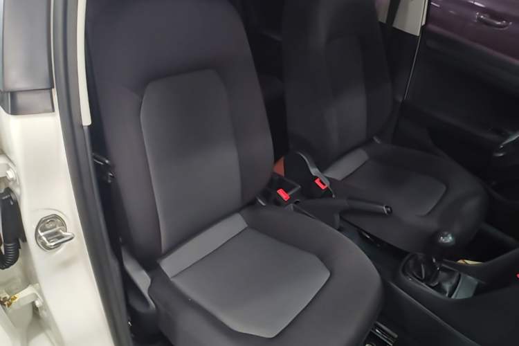 Used Volkswagen Jetta 2015 Value Edition 1.6L Manual Fashionable Style Right Front Seat