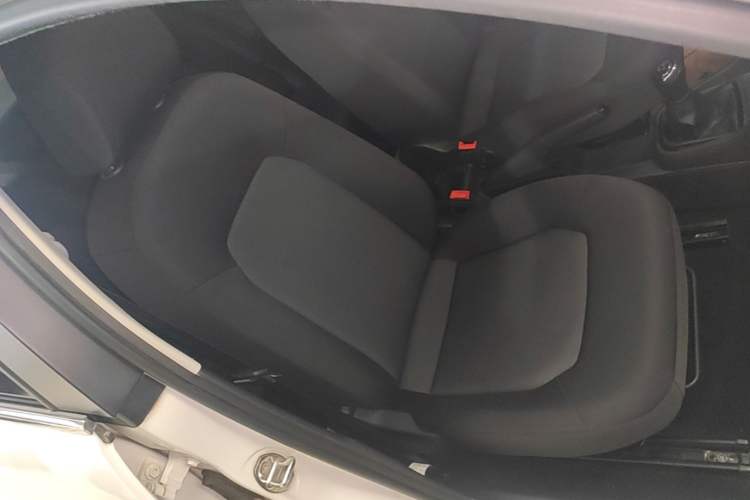 Used Volkswagen Jetta 2015 1.6L Manual Fashion Edition Right Front Seat