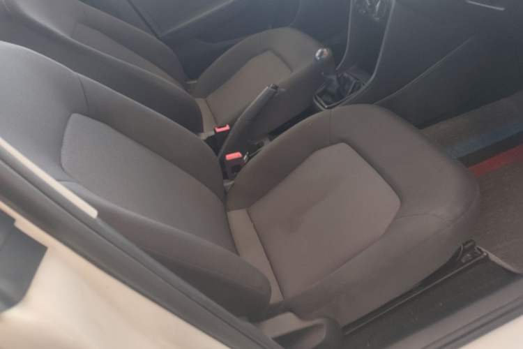 Used Volkswagen Jetta 2015 1.6L Manual Fashion Edition Right Front Seat