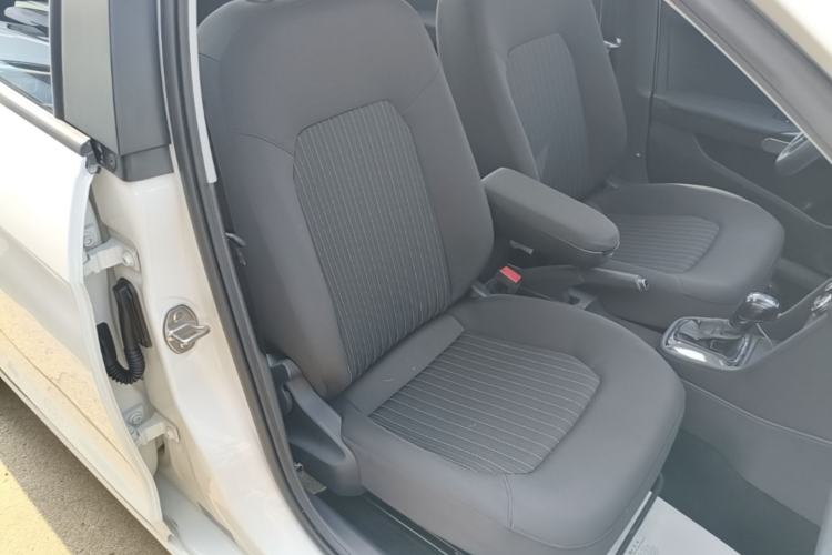 Used Volkswagen Jetta 2015 Value Edition 1.6L Automatic Comfort Version Right Front Seat