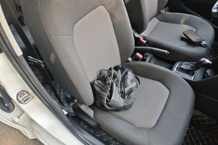 Used Volkswagen Jetta 2015 Value Edition 1.6L Automatic Fashion Version Right Front Seat