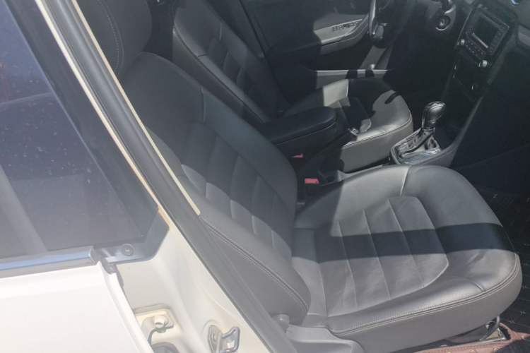 Used Volkswagen Jetta 2015 1.6L Automatic Luxury Model Right Front Seat