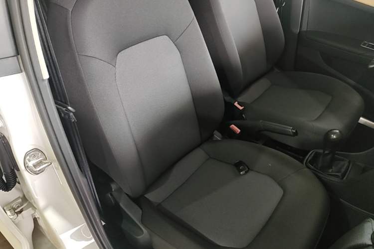 Used Volkswagen Jetta 2015 Value Edition 1.6L Manual Fashionable Style Right Front Seat