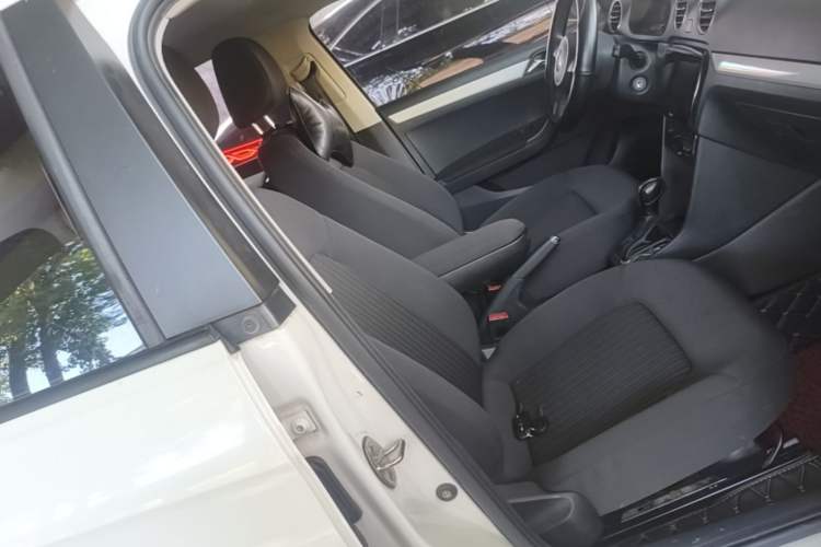 Used Volkswagen Jetta 2015 Value Edition 1.6L Automatic Comfort Version Right Front Seat