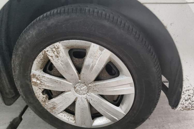 Used Volkswagen Jetta 2015 1.6L Manual Fashion Edition Right Front Wheel Hub