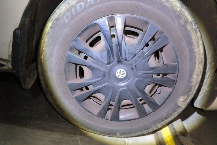 Used Volkswagen Jetta 2015 Zhuihui Edition 1.4L Manual Fashion Model Right Front Wheel Hub