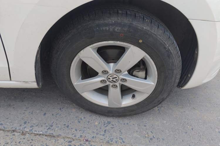 Used Volkswagen Jetta 2015 1.4L Manual Fashion Model Right Front Wheel Hub